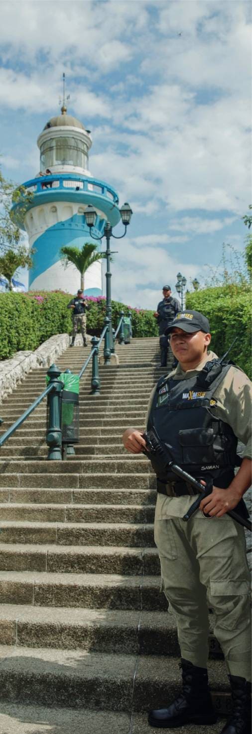 acerca-de-maximseg-politicas-de-seguridad-guardias-cuidando-cerro-santa-ana