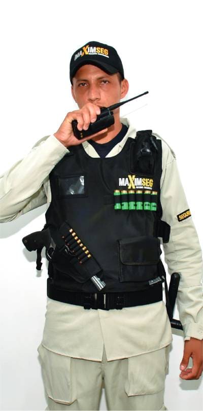 acerca-de-maximseg-empresa-de-seguridad-privada-guardia-con-radio-5