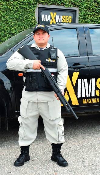 seguridad-privada-en-guayaquil-guardia-maximseg-garita-escopeta